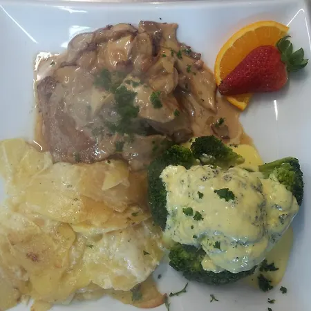 Landgasthaus Moselhoehe Inn *